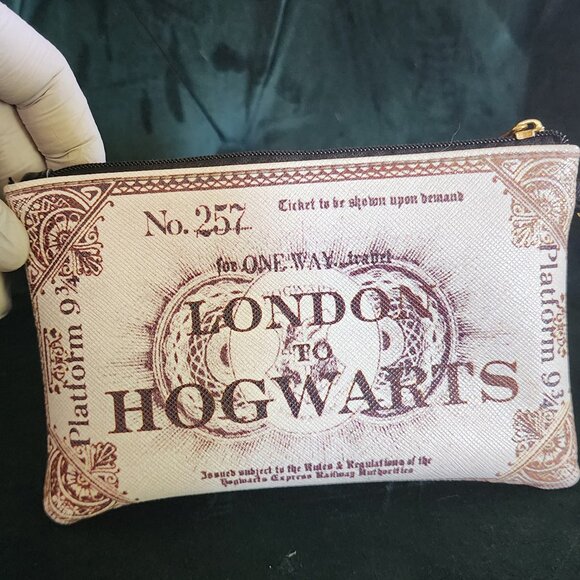 Harry Potter Hogwarts Express Train Ticket Wristlet Clutch Zipper Bag EUC - Picture 1 of 2